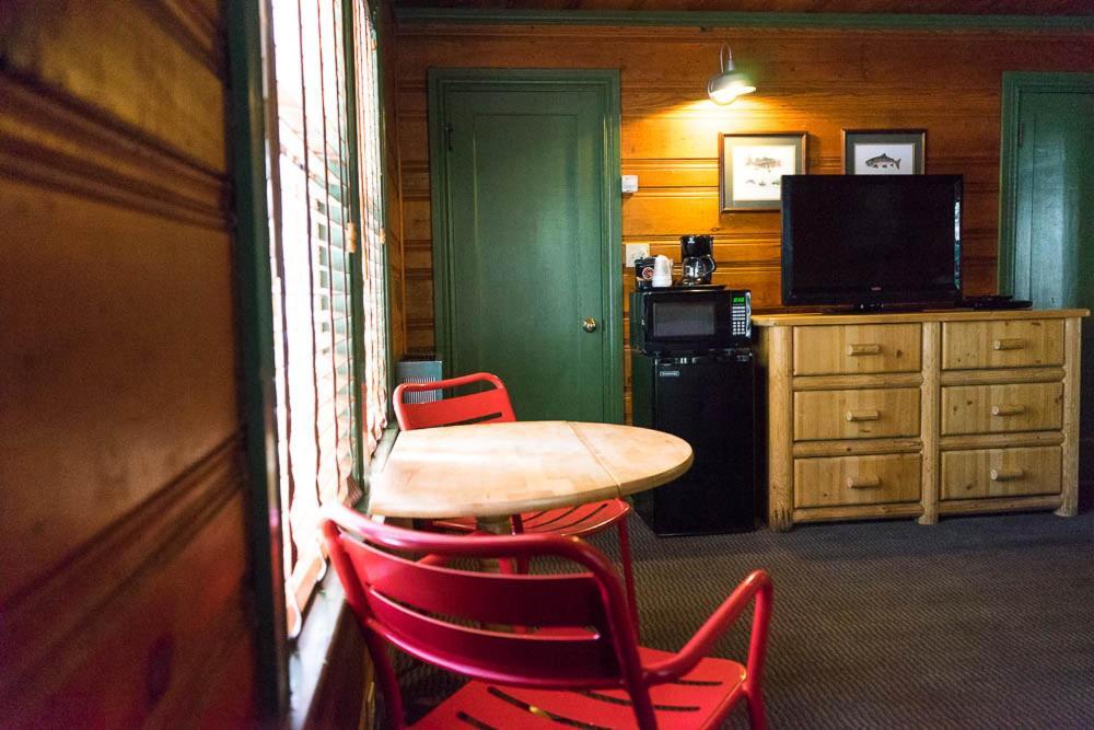Shaver Lake Village Hotel Buitenkant foto