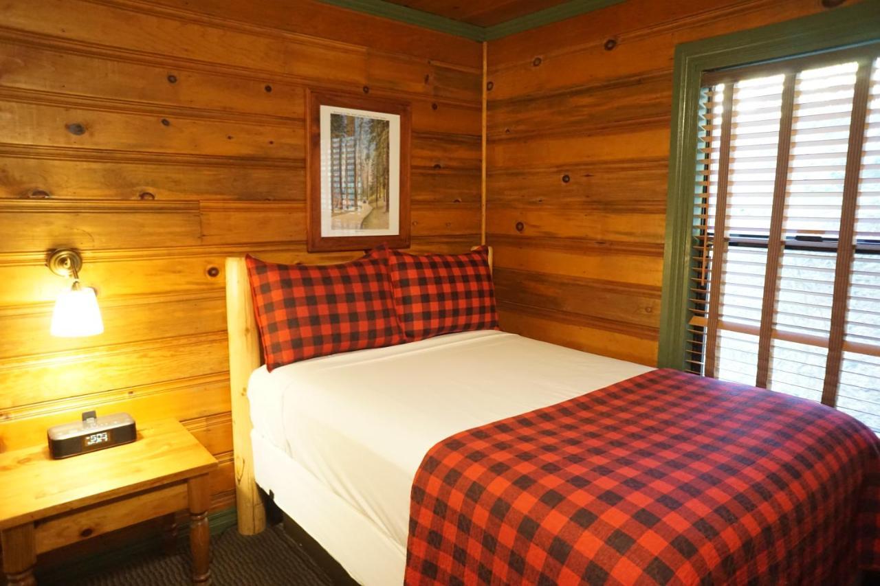 Shaver Lake Village Hotel Buitenkant foto