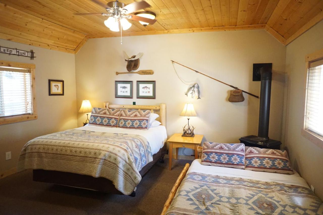 Shaver Lake Village Hotel Buitenkant foto