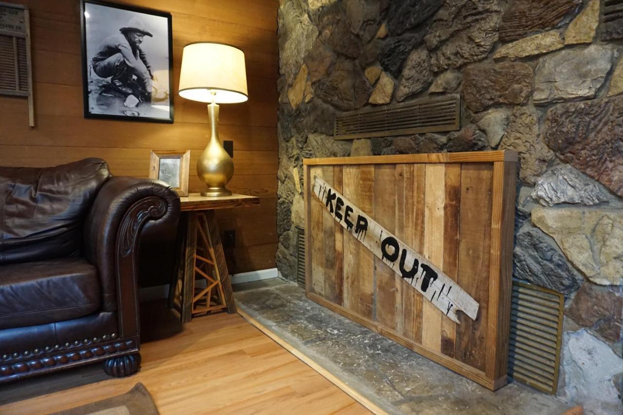Shaver Lake Village Hotel Buitenkant foto