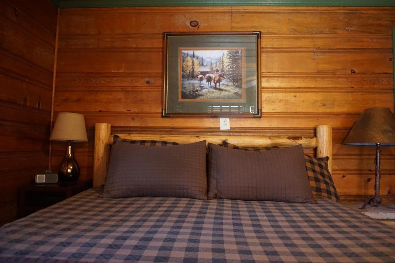 Shaver Lake Village Hotel Buitenkant foto