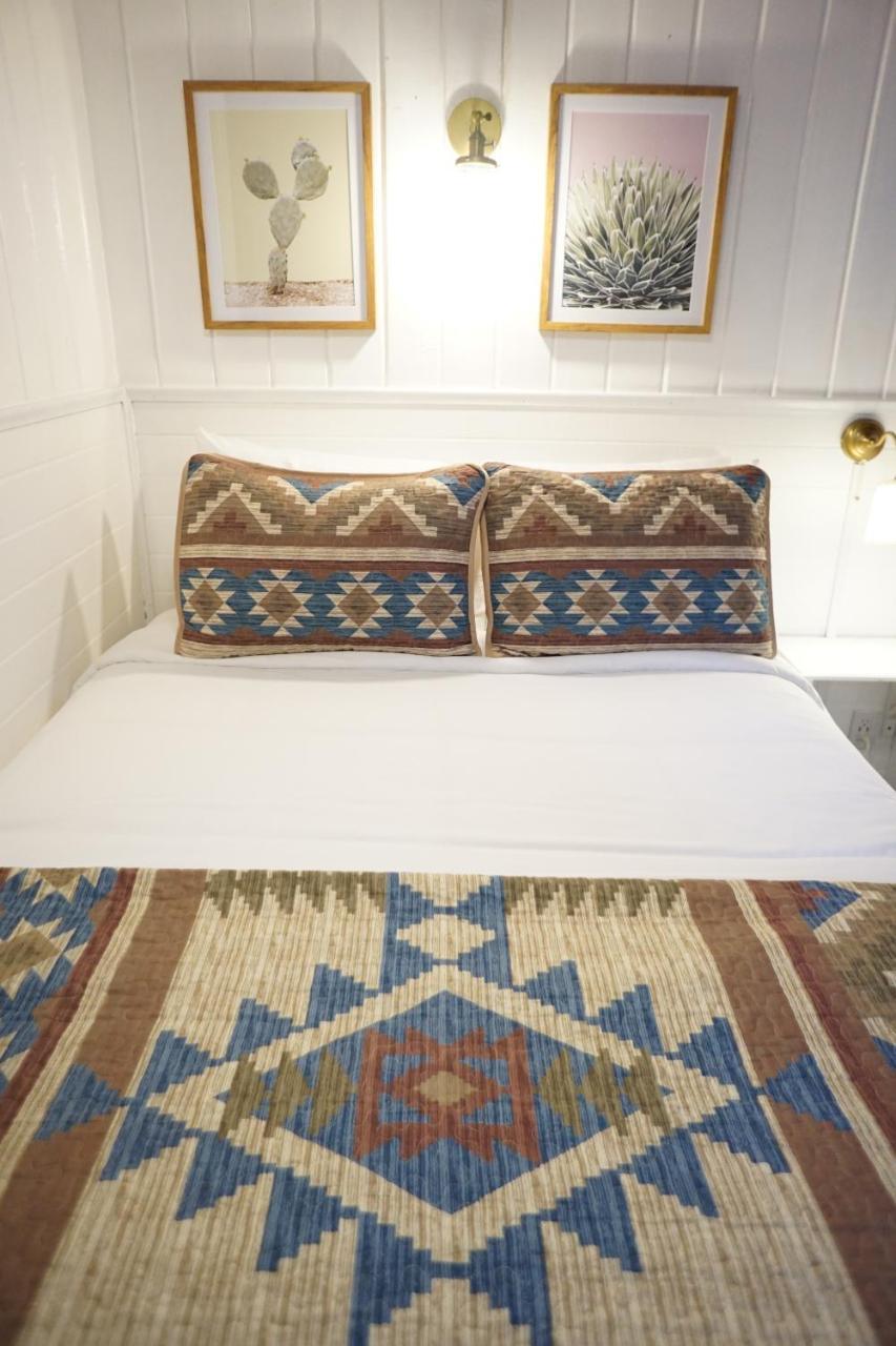 Shaver Lake Village Hotel Buitenkant foto