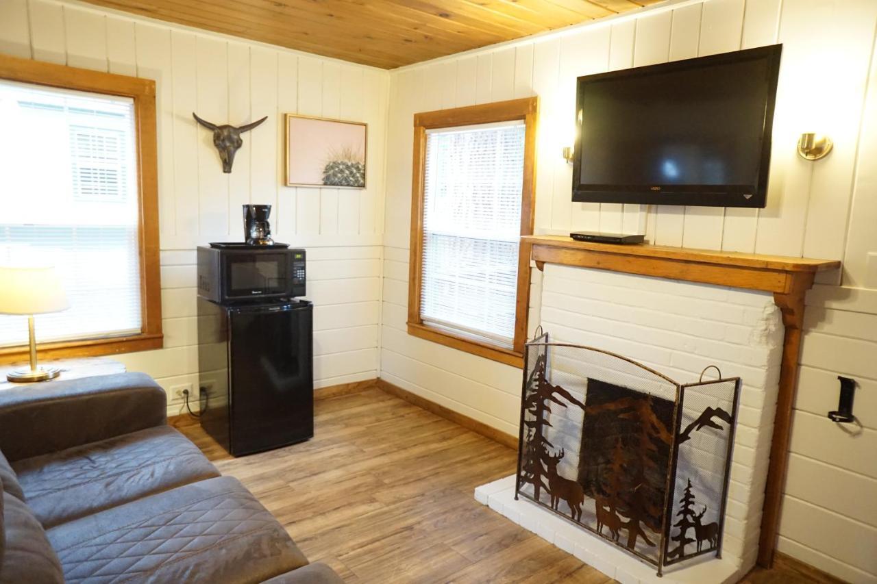 Shaver Lake Village Hotel Buitenkant foto
