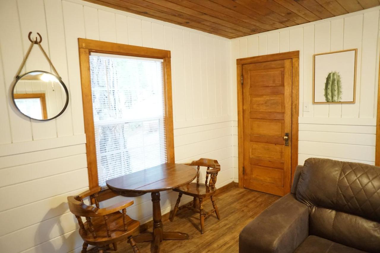 Shaver Lake Village Hotel Buitenkant foto