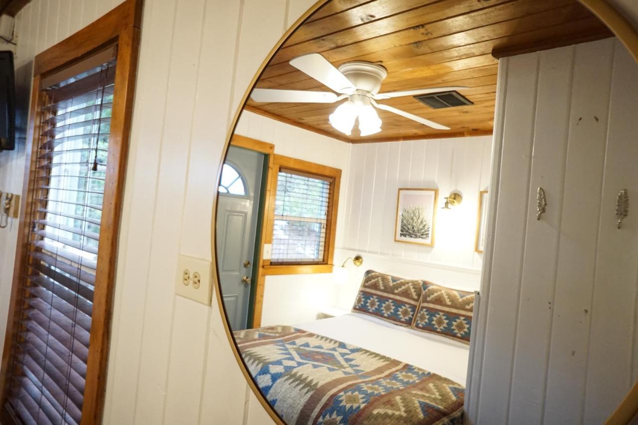 Shaver Lake Village Hotel Buitenkant foto