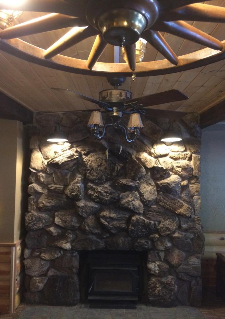 Shaver Lake Village Hotel Buitenkant foto